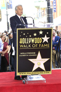Michael Douglas erhält einen Stern auf dem Hollywood Walk of Fame in Los Angeles