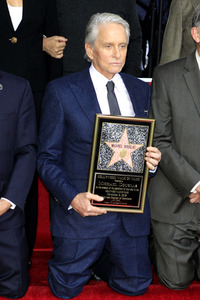 Michael Douglas erhält einen Stern auf dem Hollywood Walk of Fame in Los Angeles