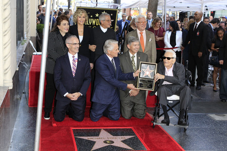 Michael Douglas erhält einen Stern auf dem Hollywood Walk of Fame in Los Angeles