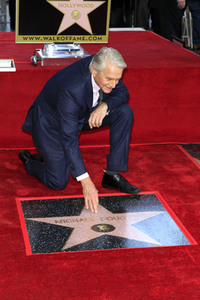 Michael Douglas erhält einen Stern auf dem Hollywood Walk of Fame in Los Angeles
