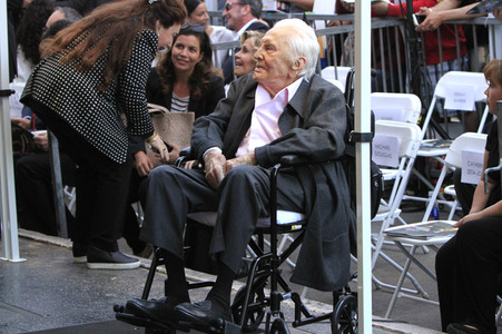 Michael Douglas erhält einen Stern auf dem Hollywood Walk of Fame in Los Angeles