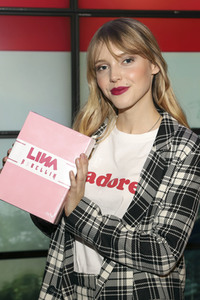 Autogrammstunde von Lina Larissa Strahl in Hamburg