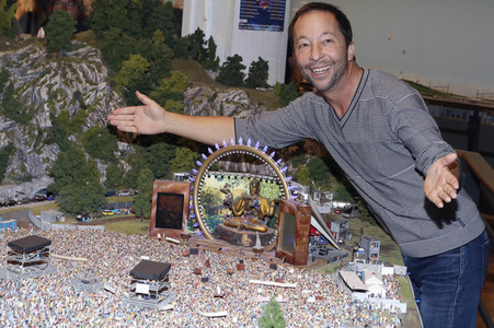 DJ Bobo besucht das Miniatur Wunderland in Hamburg