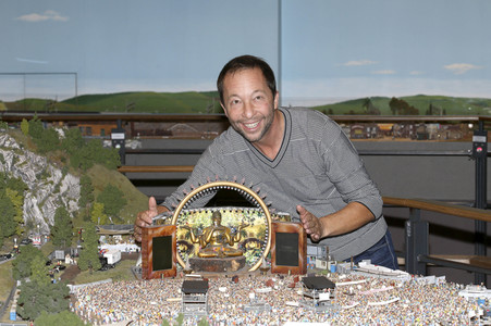 DJ Bobo besucht das Miniatur Wunderland in Hamburg