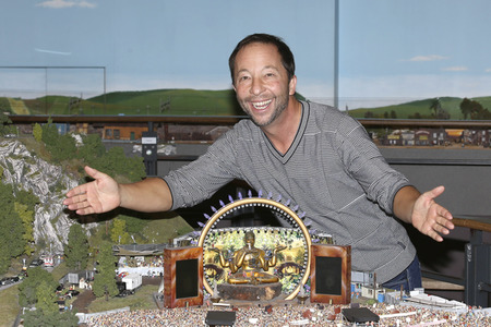 DJ Bobo besucht das Miniatur Wunderland in Hamburg