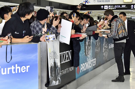 Ankunft von Eddie Redmayne und Dan Fogler in Narita