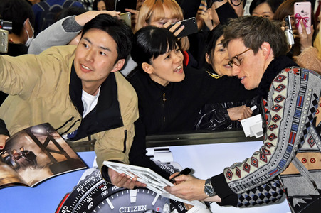 Ankunft von Eddie Redmayne und Dan Fogler in Narita