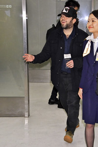 Ankunft von Eddie Redmayne und Dan Fogler in Narita