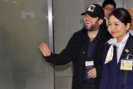 Ankunft von Eddie Redmayne und Dan Fogler in Narita