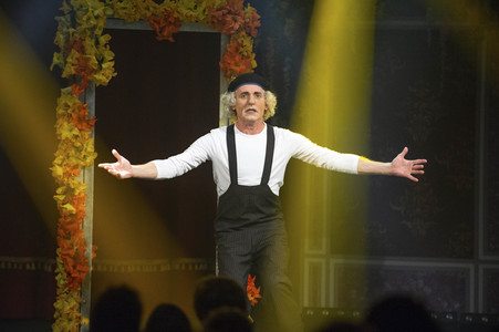 Premiere der Sarrasani Show 'Cirque FouFou' in Dresden