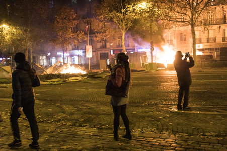 Ausschreitungen nach Demonstration der Warnwesten in Paris