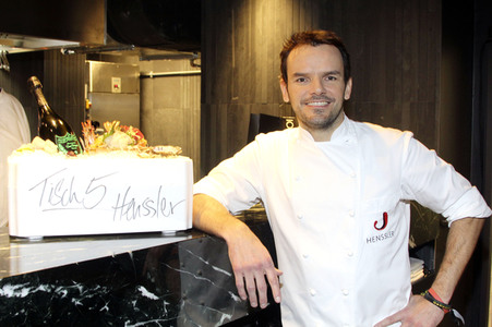 Eröffnung des Restaurants und Lieferdienstes Henssler GO in Hamburg