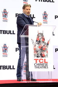 Hand and Footprint Ceremony mit Pitbull in Los Angeles
