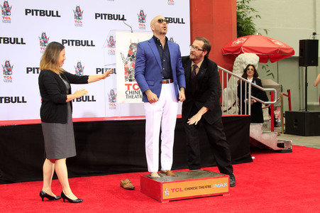 Hand and Footprint Ceremony mit Pitbull in Los Angeles