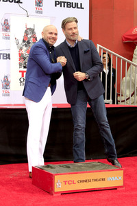 Hand and Footprint Ceremony mit Pitbull in Los Angeles
