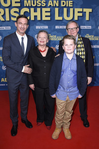 Filmpremiere 'Der Junge muss an die frische Luft' in München
