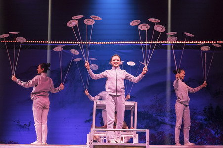 Premiere der Jubiläumsshow '30 Jahre Chinesischer Nationalcircus' in Hannover