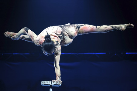 Premiere der Jubiläumsshow '30 Jahre Chinesischer Nationalcircus' in Hannover
