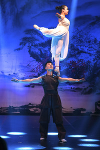 Premiere der Jubiläumsshow '30 Jahre Chinesischer Nationalcircus' in Hannover