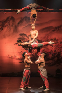 Premiere der Jubiläumsshow '30 Jahre Chinesischer Nationalcircus' in Hannover