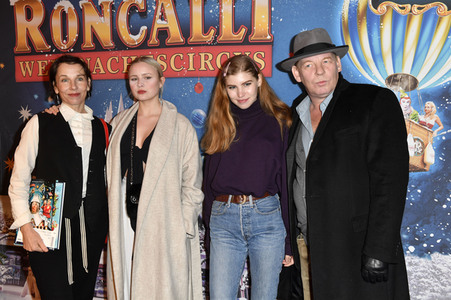 Premiere vom 15. Original Roncalli Weihnachtscircus in Berlin