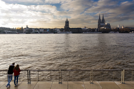 Symbolbild Rheinpegel