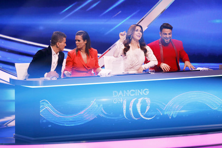 1. Live-Sendung der TV Show 'Dancing on Ice' in Köln