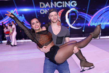 1. Live-Sendung der TV Show 'Dancing on Ice' in Köln