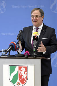 Bundesverdiestkreuz für Henning Krautmacher in Düsseldorf
