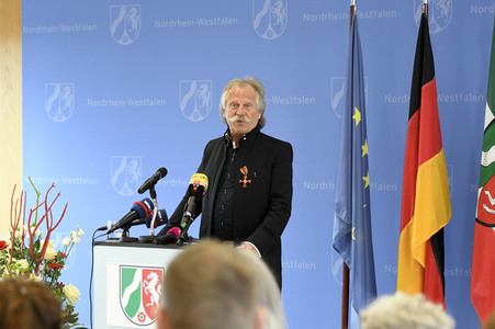 Bundesverdiestkreuz für Henning Krautmacher in Düsseldorf