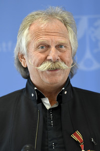 Bundesverdiestkreuz für Henning Krautmacher in Düsseldorf