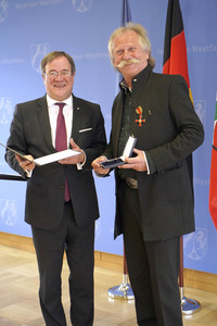 Bundesverdiestkreuz für Henning Krautmacher in Düsseldorf