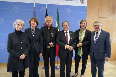 Bundesverdiestkreuz für Henning Krautmacher in Düsseldorf