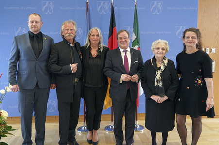 Bundesverdiestkreuz für Henning Krautmacher in Düsseldorf