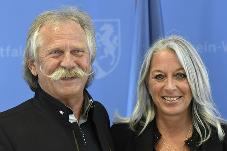 Bundesverdiestkreuz für Henning Krautmacher in Düsseldorf