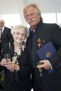 Bundesverdiestkreuz für Henning Krautmacher in Düsseldorf