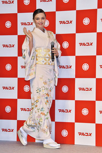 Miranda Kerr präsentiert Marukome Koji-amazake in Tokio