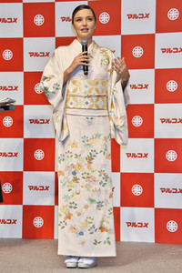Miranda Kerr präsentiert Marukome Koji-amazake in Tokio