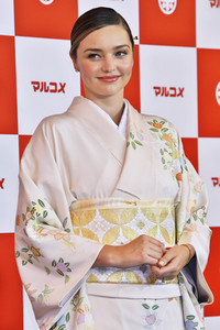 Miranda Kerr präsentiert Marukome Koji-amazake in Tokio