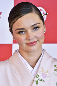 Miranda Kerr präsentiert Marukome Koji-amazake in Tokio