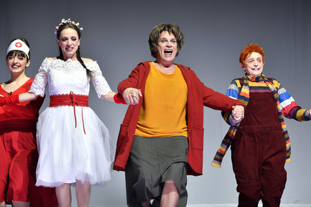 Theaterpremiere 'Hase Hase' in Berlin