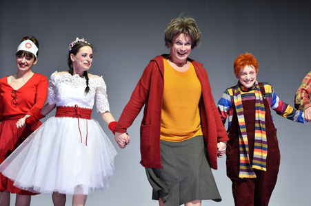 Theaterpremiere 'Hase Hase' in Berlin