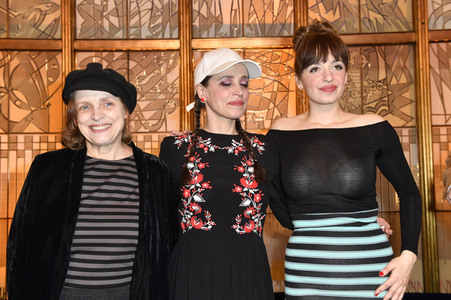 Theaterpremiere 'Hase Hase' in Berlin