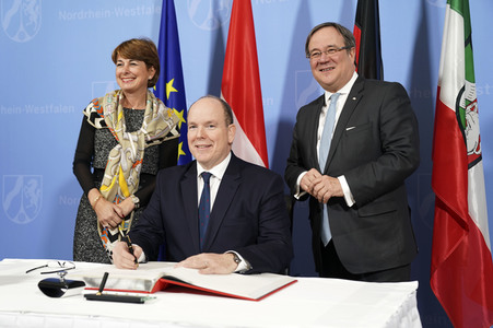 Fürst Albert II. von Monaco in der Staatskanzlei NRW in Düsseldorf