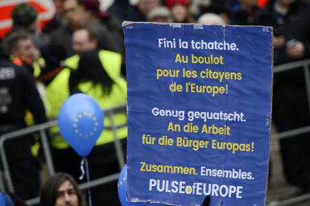 Erneuerung des deutsch-französischen Freundschaftsvertrages in Aachen