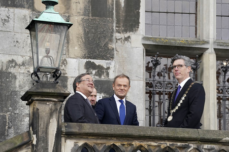 Erneuerung des deutsch-französischen Freundschaftsvertrages in Aachen