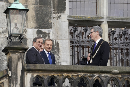 Erneuerung des deutsch-französischen Freundschaftsvertrages in Aachen
