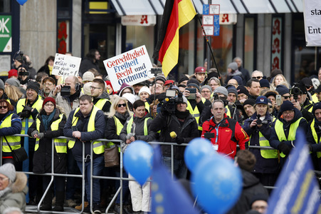 Erneuerung des deutsch-französischen Freundschaftsvertrages in Aachen