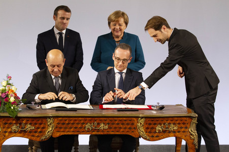 Erneuerung des deutsch-französischen Freundschaftsvertrages in Aachen