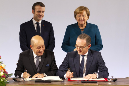 Erneuerung des deutsch-französischen Freundschaftsvertrages in Aachen
